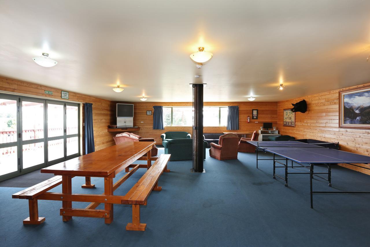 Hotel Tui Base Camp à Tuatapere Extérieur photo